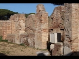 03190 ostia - regio i - insula xii - caseggiato dei triclini (i,xii,1) - hof - ostseite - bli ri nordosten - 01-2024.jpg